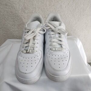Nike Air Force 1 Womens 7 White Low Top Sneakers AF1 Leather Casual Classic